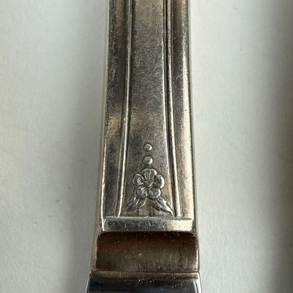 4 Wm A Rogers 1940 ARTISTIC Pattern Grille or Viande Knives Oneida Ltd